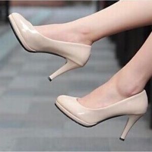Nude Pumps Glossy Shoes Tan Heels Shiny Faux Leather Women’s Size 9